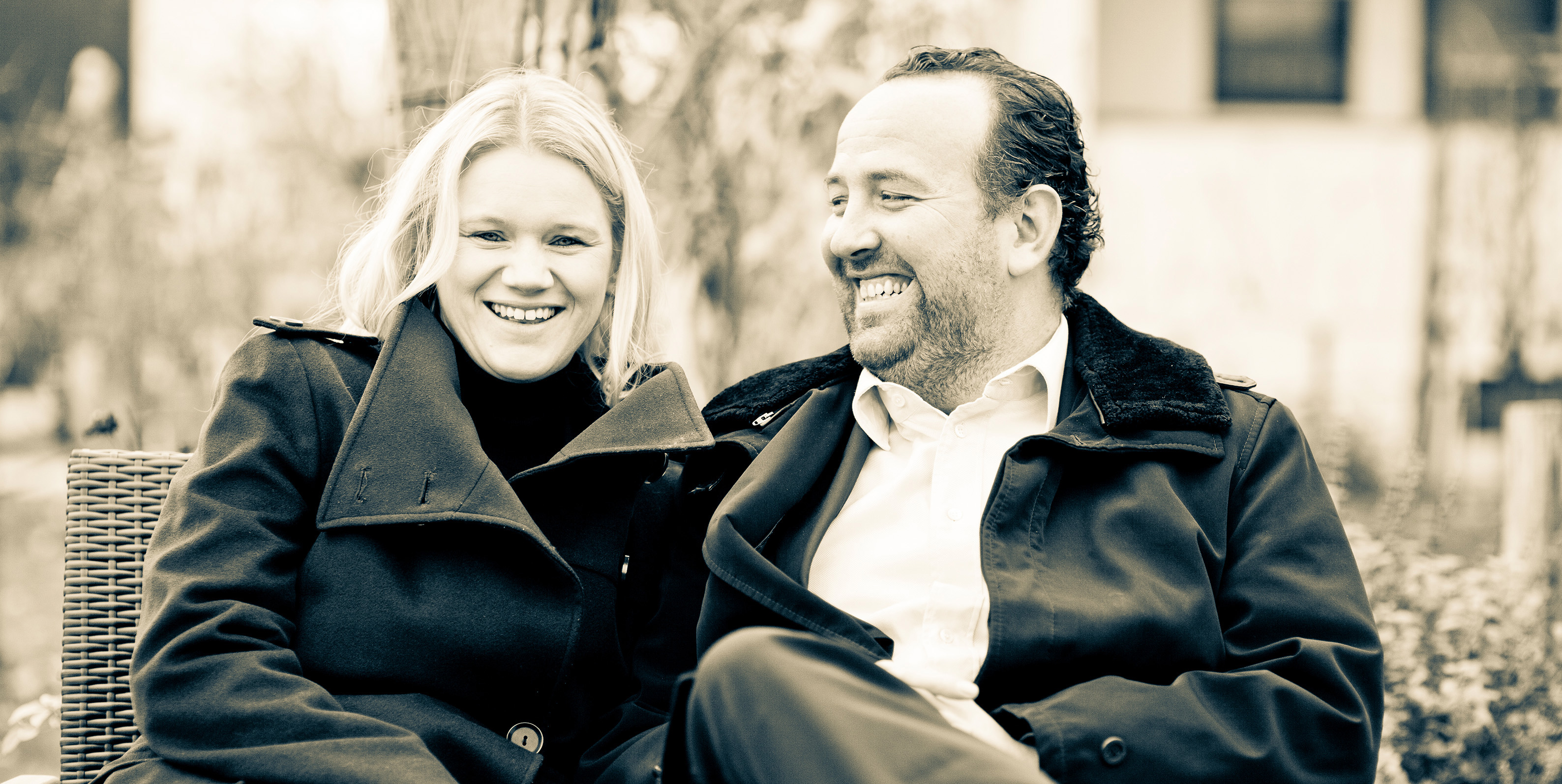 Gerhard Kracher mit seiner Frau auf einer Bank